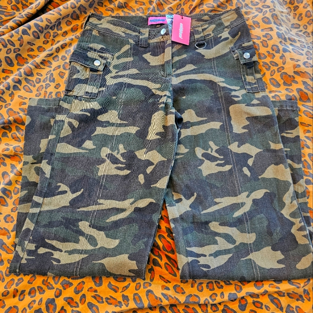 #edikted  Size Small Flare Green and Brown Camouflage Jeans Sturdy Outdoor Wear - Picture 8 of 8